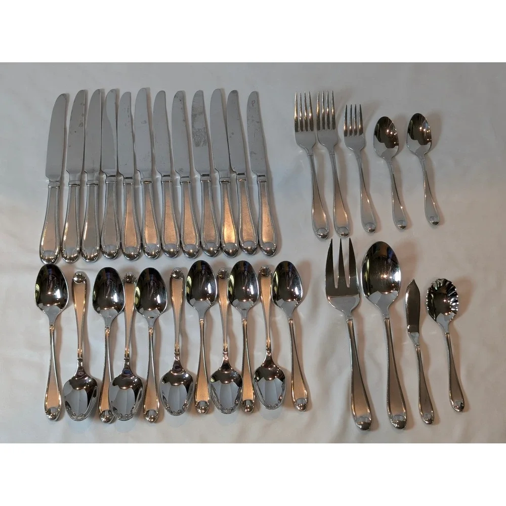 Oneida Silver Satin Garnet 18/10 Stainless Flatware Set 32 Random Pieces